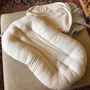 Snuggle me organic lounge pillow with 2 covers